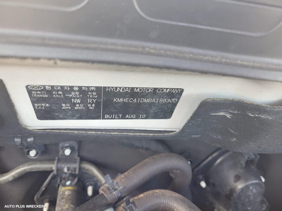 2010 Hyundai I45 Left Rear Door Sliding