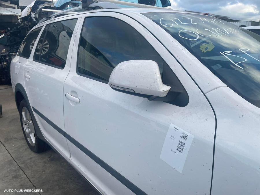 2010 Skoda Octavia Left Front Door
