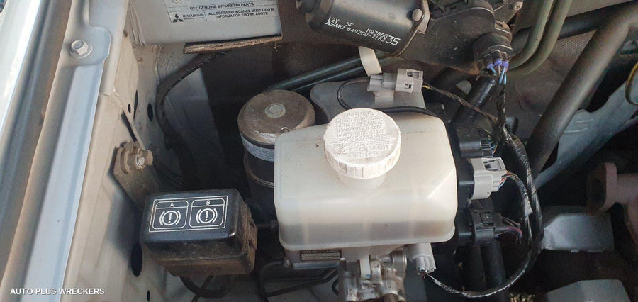 2005 Mitsubishi Pajero Pwr Dr Wind Switch