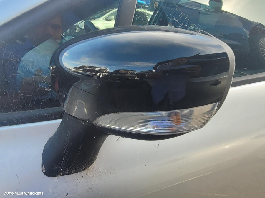 2014 Renault Clio Left Taillight