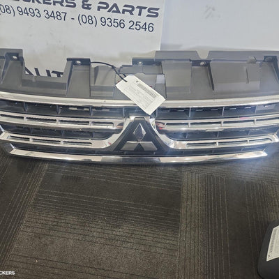 2008-2011 Mitsubishi Pajero Grille