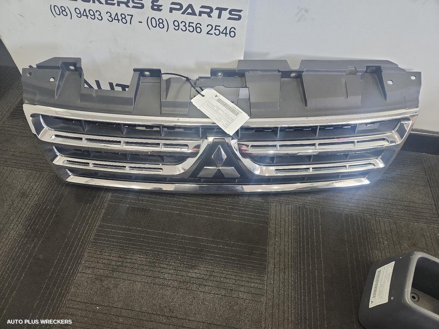 2008-2011 Mitsubishi Pajero Grille