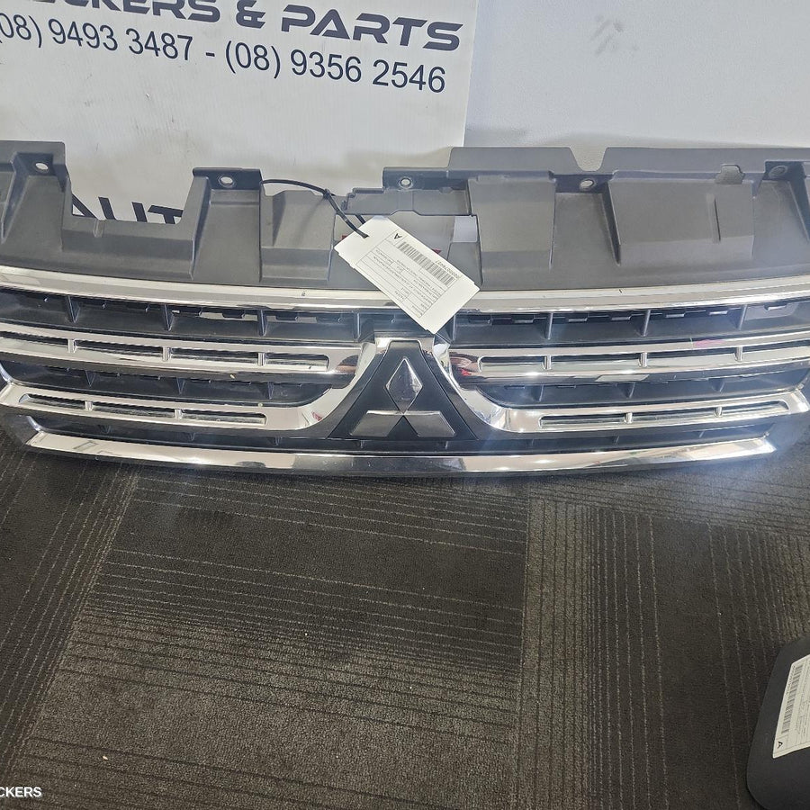 2008-2011 Mitsubishi Pajero Grille