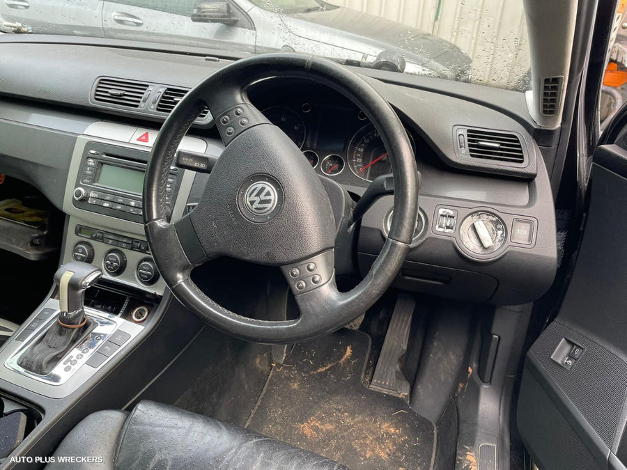 2006 Volkswagen Passat Right Guard