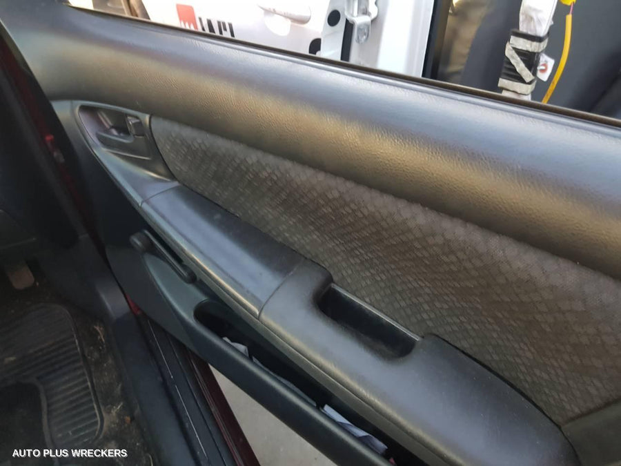 2005 Toyota Corolla Right Rear 1 4 Door Glass