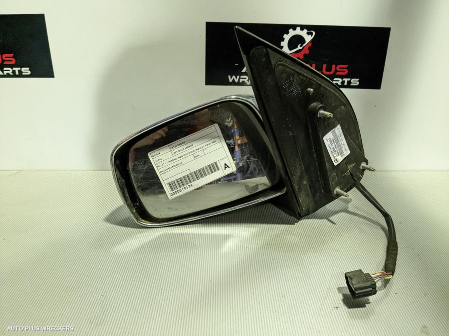 2005-2007 Nissan Pathfinder Left Door Mirror