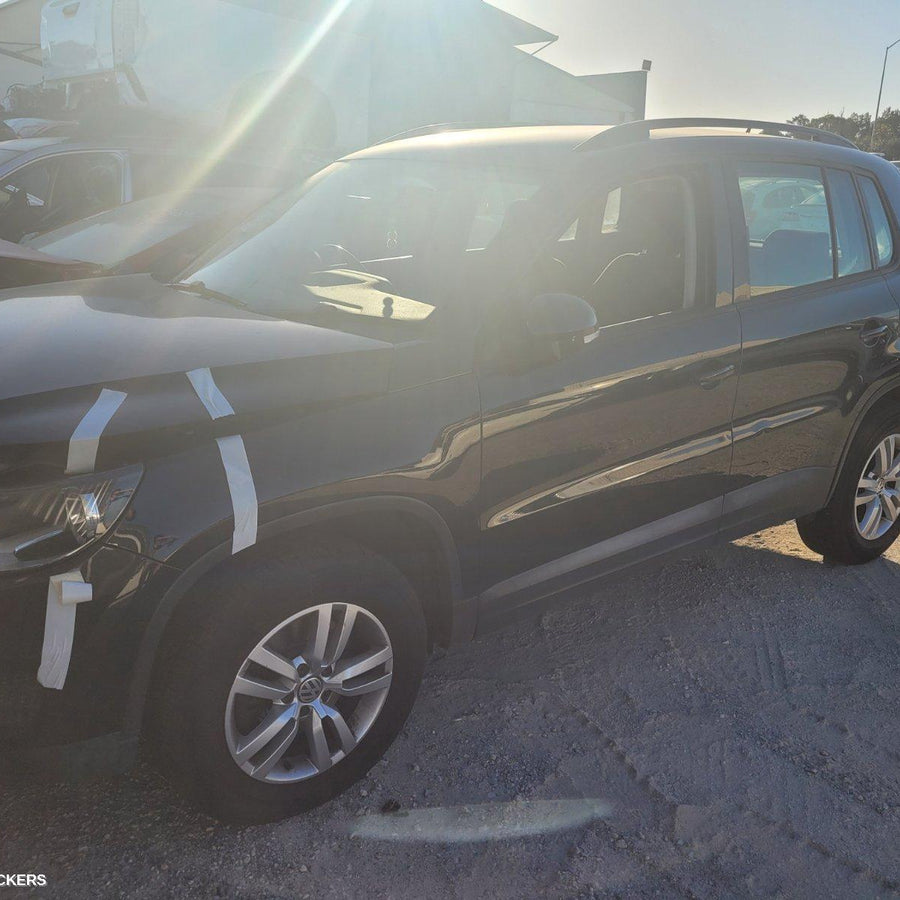 2012 Volkswagen Tiguan Left Taillight