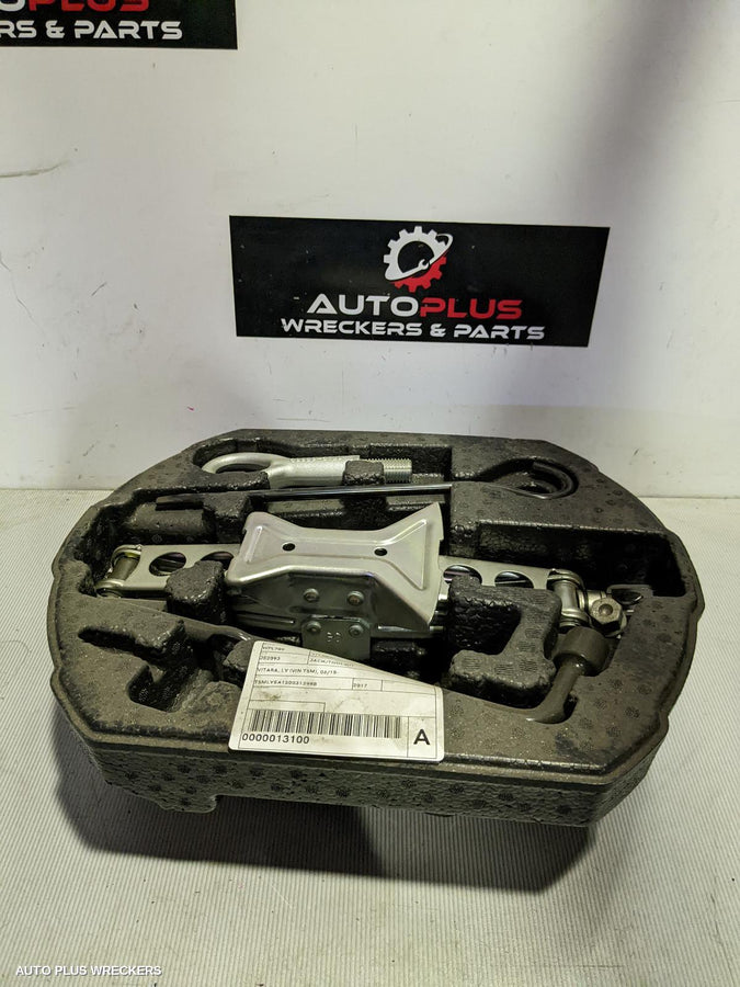 2017 Suzuki Vitara Jack Tool Kit