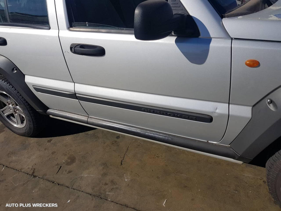 2005 Jeep Cherokee Left Front Door