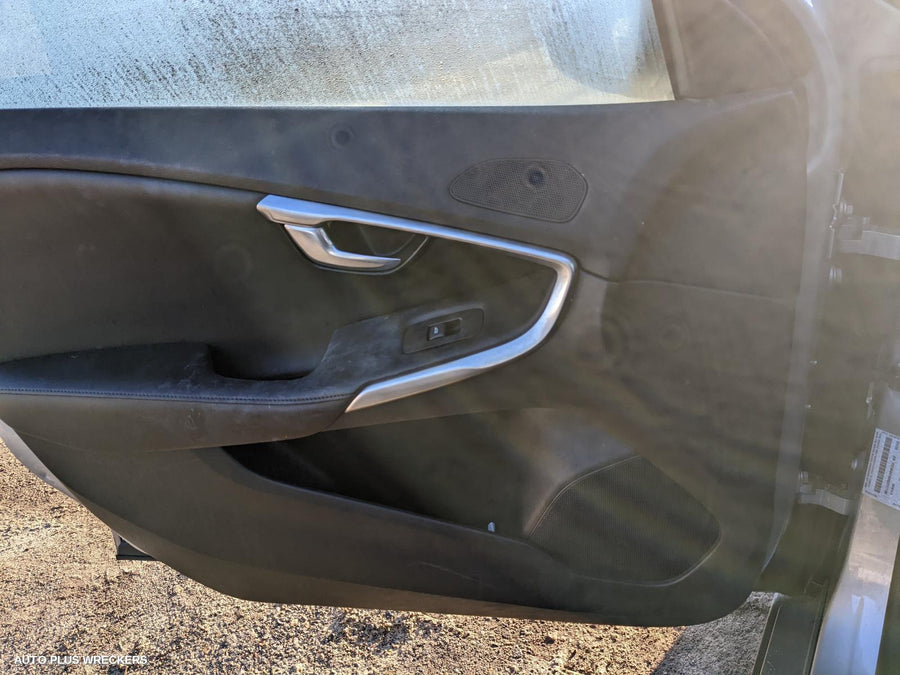 2016 Volvo S40 Left Front Door