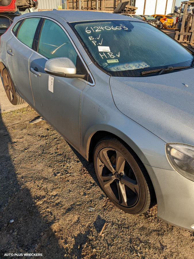 2016 Volvo S40 Right Rear Door Sliding