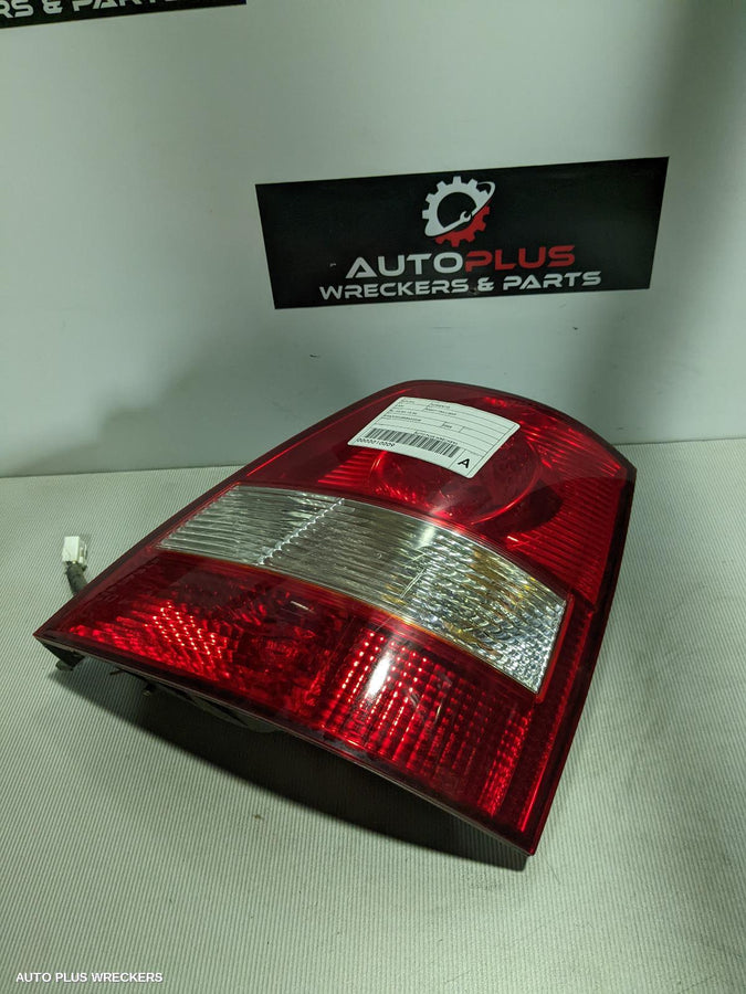 2005 Kia Sorento Right Taillight