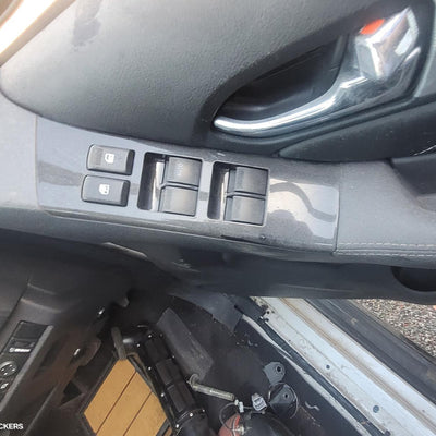 2017 Isuzu Mu-x Right Front Door Window