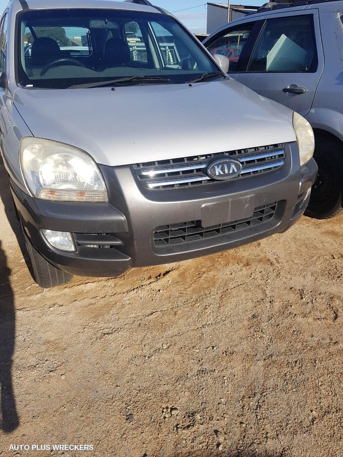 2008 KIA SPORTAGE LEFT FRONT DOOR