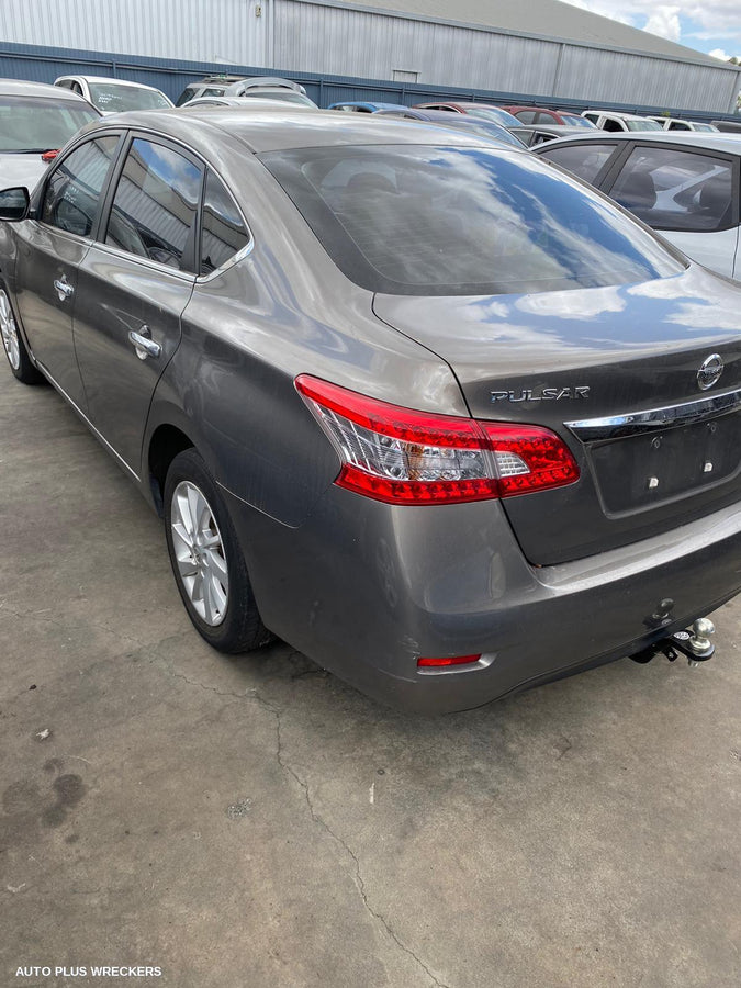 2013 Nissan Pulsar Right Rear Door Sliding