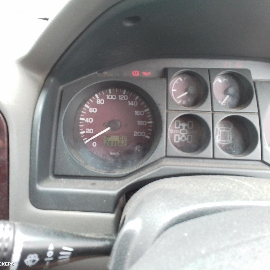 2001 Mitsubishi Pajero Right Front Door Window