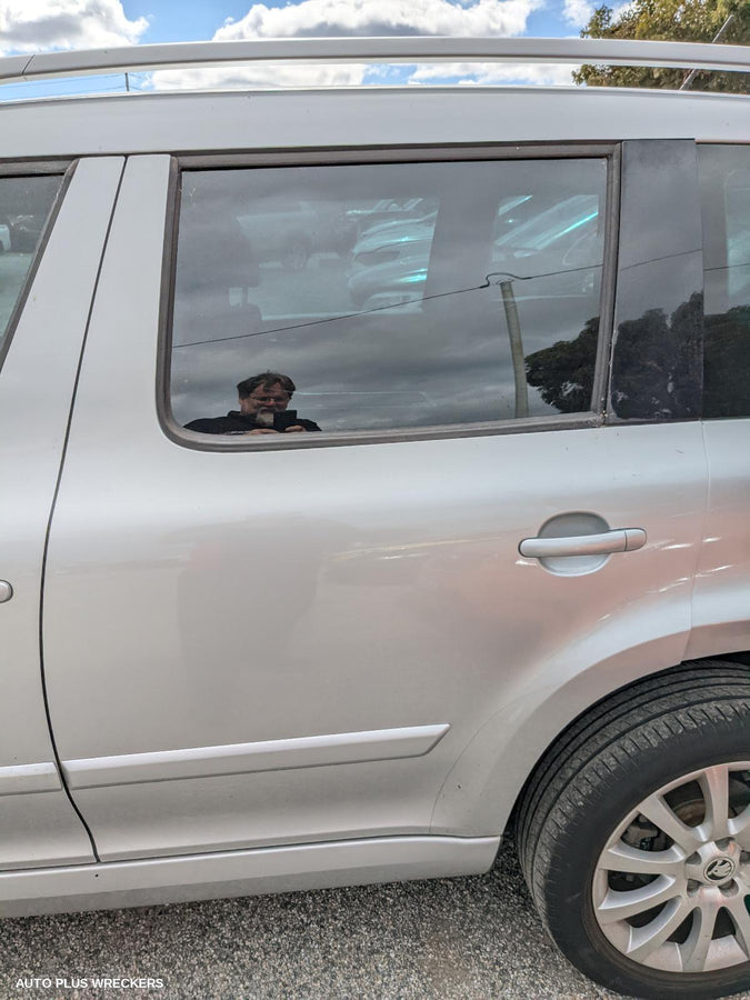 2016 Skoda Yeti Left Front Door