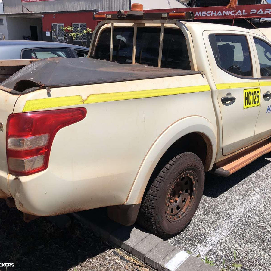 2016 Mitsubishi Triton Right Front Door Window