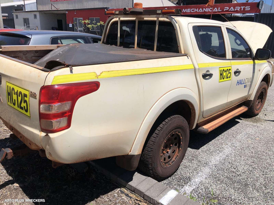 2016 Mitsubishi Triton Right Rear Door Window