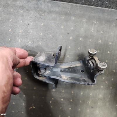 2015-2025 Mercedes Vito Door Hinge Runner