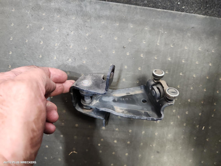 2015-2025 Mercedes Vito Door Hinge Runner