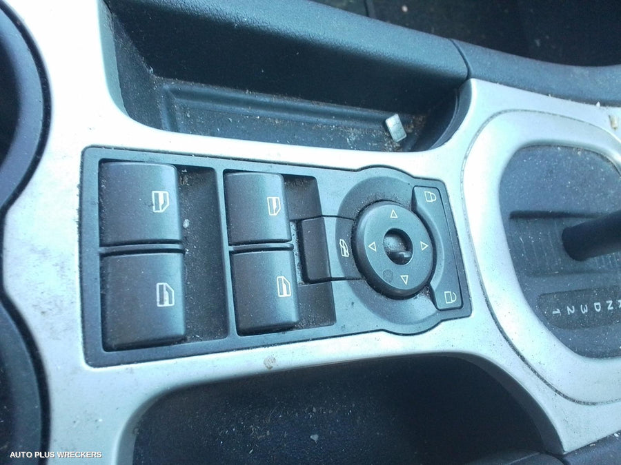 2009 Holden Commodore Right Door Mirror