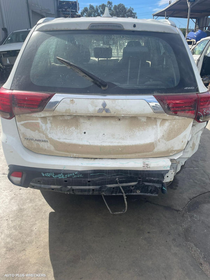 2019 Mitsubishi Outlander Left Driveshaft