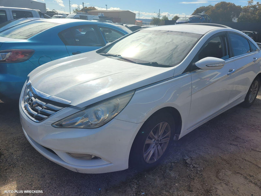 2010 Hyundai I45 Left Rear Door Sliding