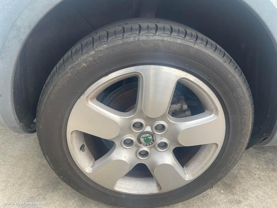 2010 Skoda Octavia Left Front Door