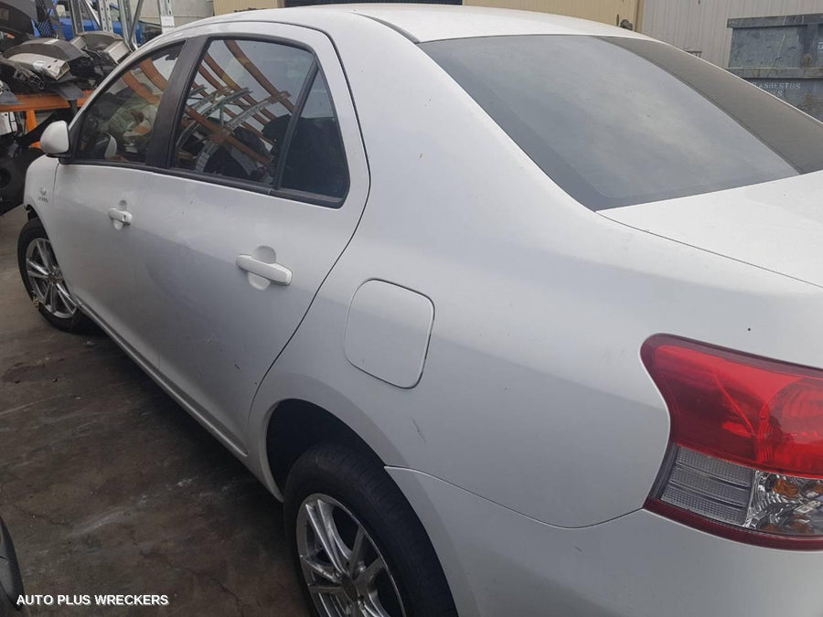 2006 Toyota Yaris Bonnet