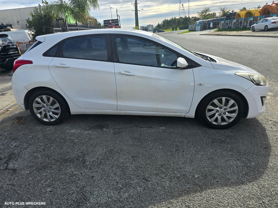 2012-2017 Hyundai I30 High Level Stoplight