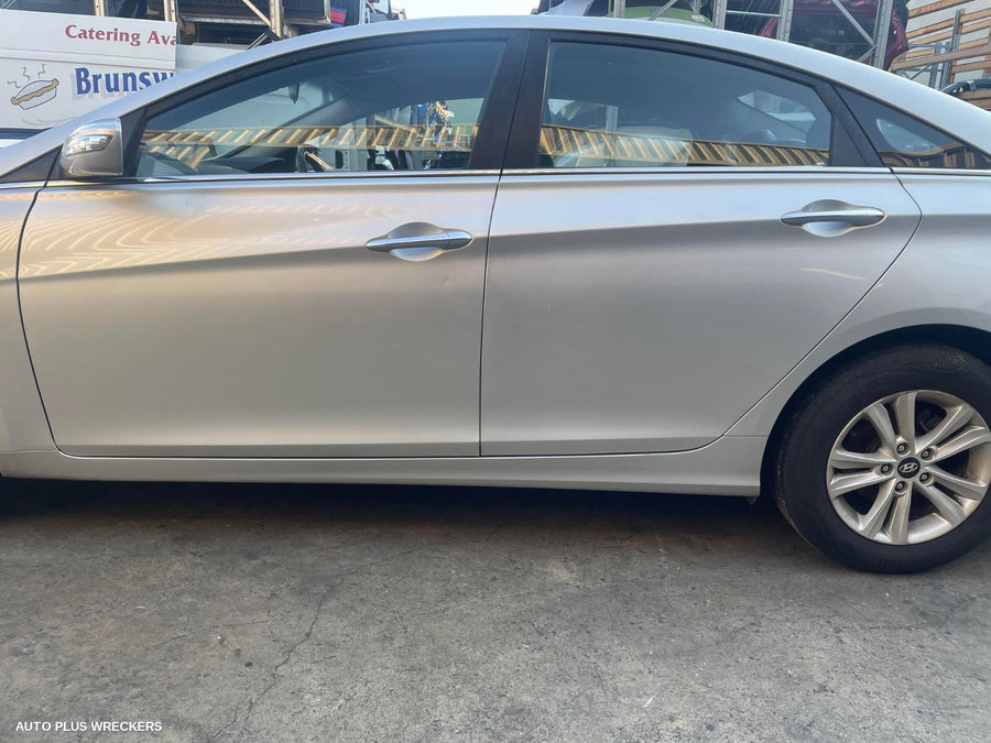 2011 Hyundai I45 Left Rear Door Window