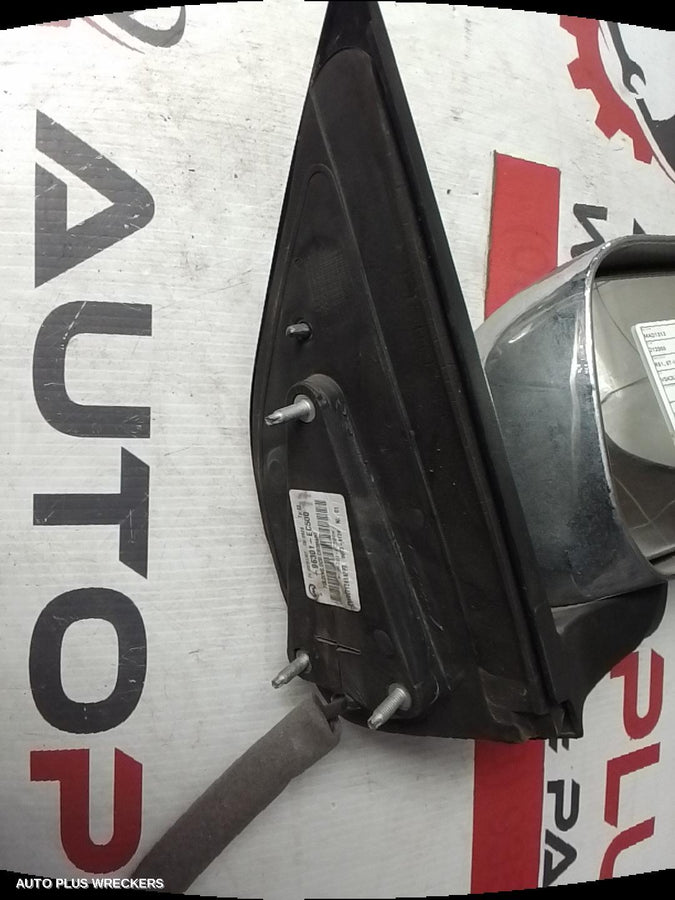 2005-2007 Nissan Pathfinder Right Door Mirror