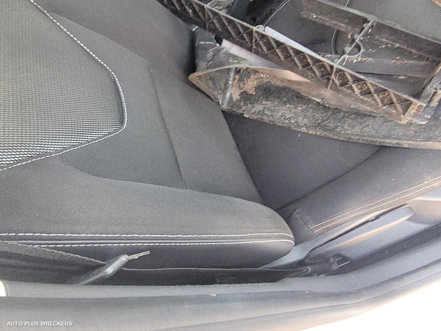 2014 Renault Clio Left Taillight