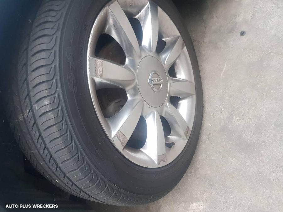 2005 Nissan Maxima Left Taillight