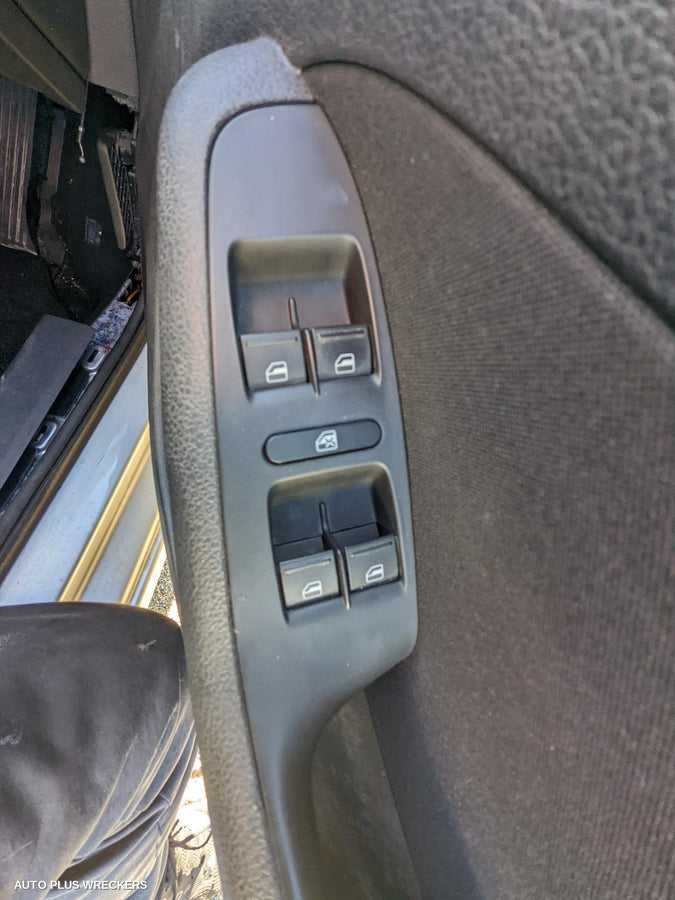 2015 Volkswagen Jetta Right Rear Door Sliding