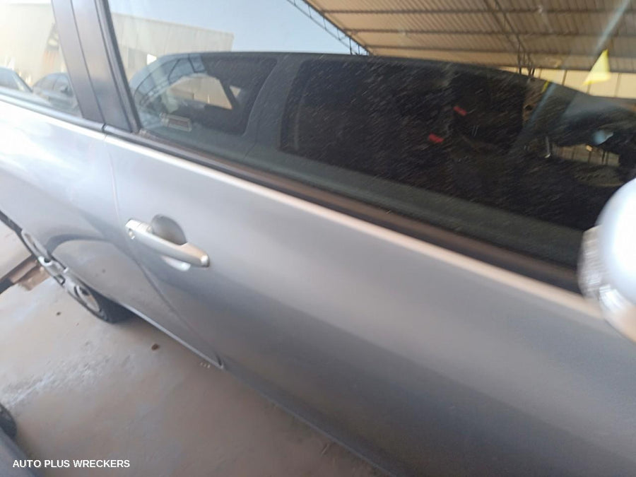 2009 Toyota Yaris Left Rear Door Window