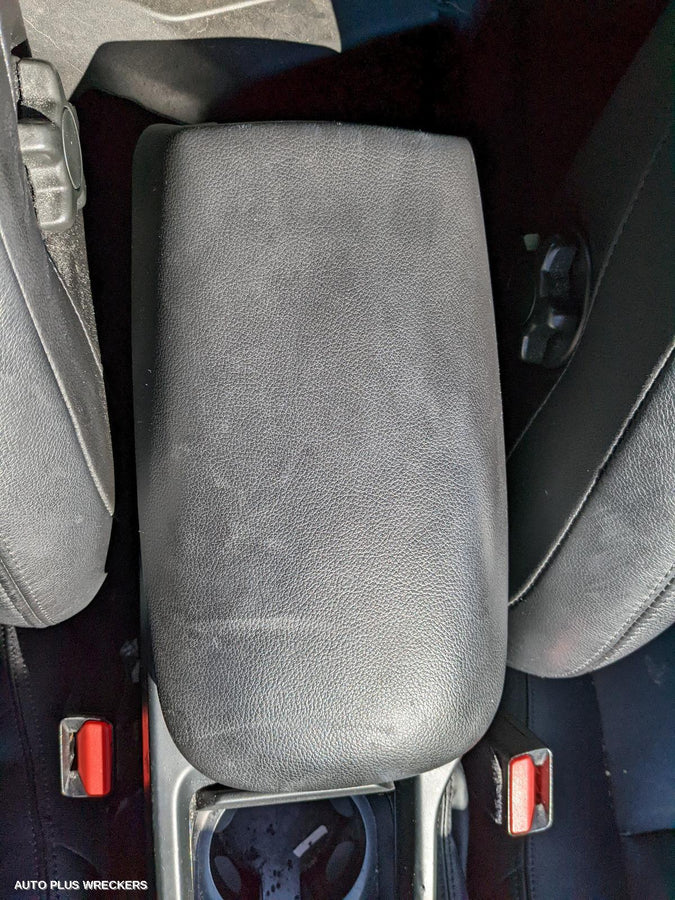 2016 Volvo S40 Left Front Door Window