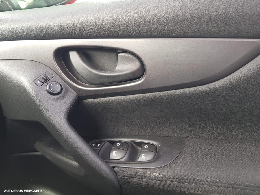 2018 Nissan Qashqai Left Driveshaft