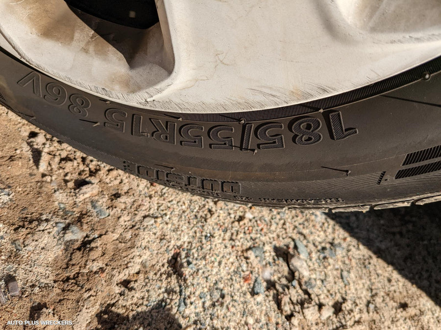 2012 Ford Fiesta Left Rear Door Sliding
