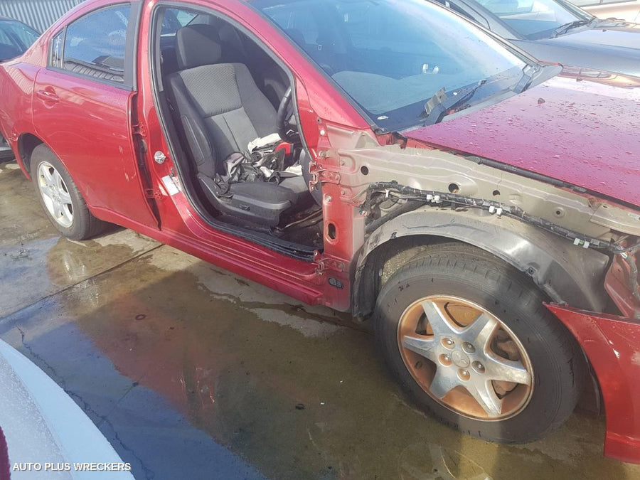 2007 Mitsubishi 380 Left Rear Door Window