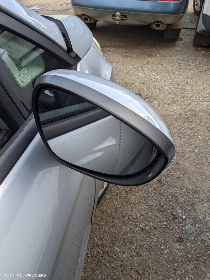 2011 Ford Fiesta Right Rear Door Sliding