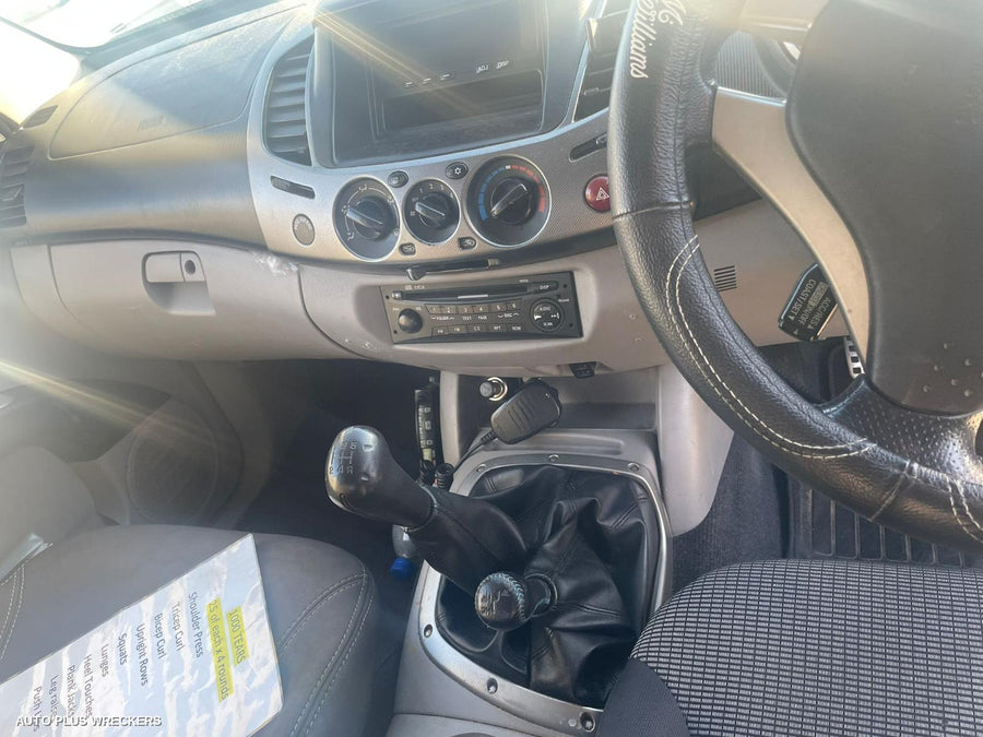 2008 Mitsubishi Triton Left Front Window Reg Motor