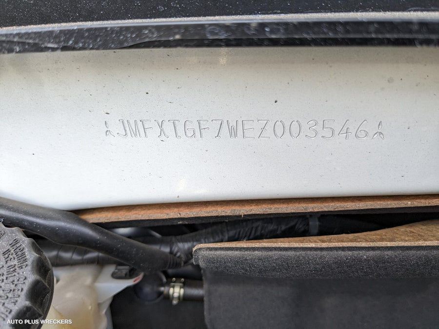 2014 Mitsubishi Outlander Left Front Door