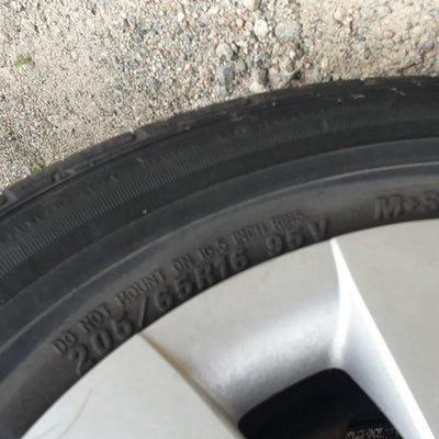 2010 Toyota Tarago Right Rear Door Window