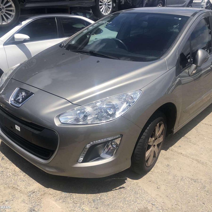 2013 Peugeot 308 Right Front Door