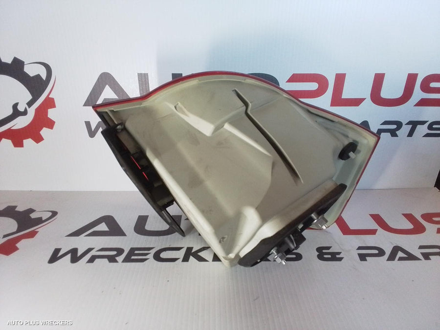 2010 Volkswagen Jetta Right Taillight