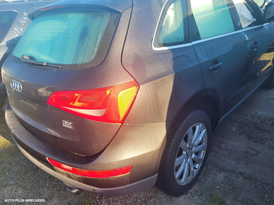 2010 Audi Q5 Left Front Door