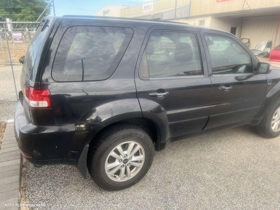 2010 Ford Escape Left Rear Door Window