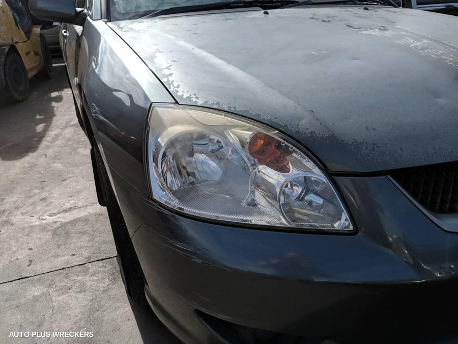 2007 Mitsubishi 380 Right Front Door